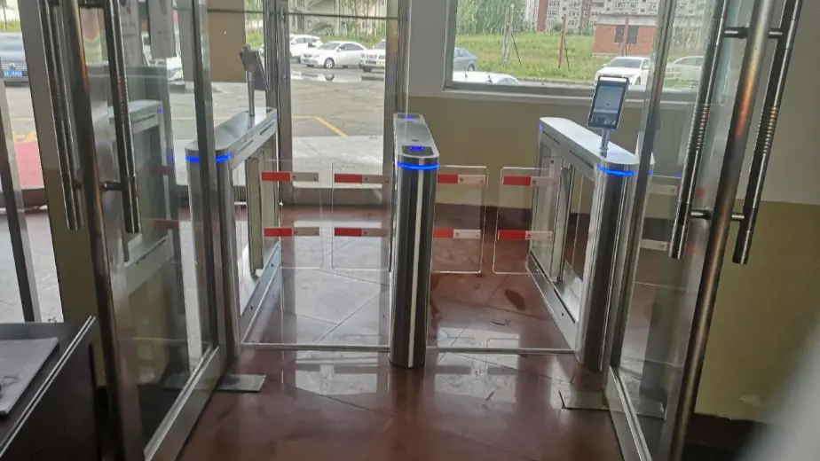 Temperaturmessendes Schwenktor