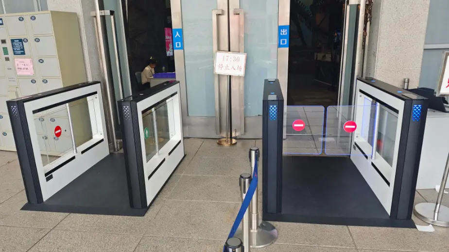 Eingangsdrehkreuz des Museums