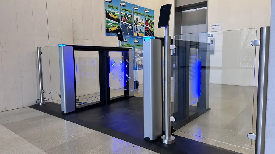 Speed Gate mit Gesichtserkennungssystem